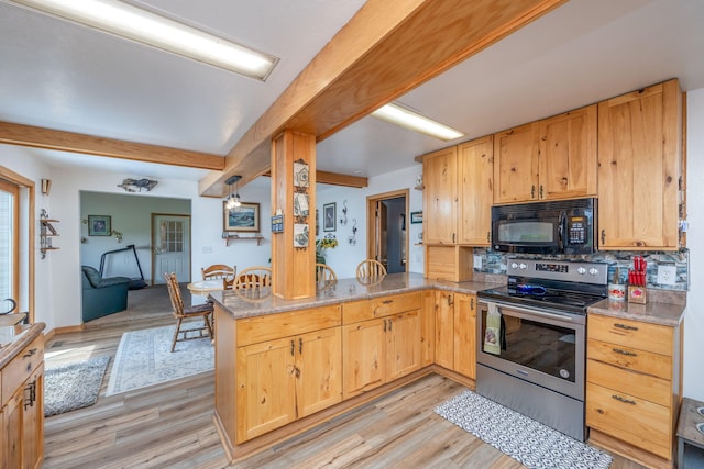 kitchen featuring stainless steel range with electric stovetop, light wood-type flooring, light brown cabinets, kitchen peninsula, and backsplash