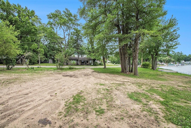 view of yard featuring a water view