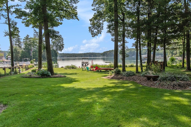 view of yard featuring a water view