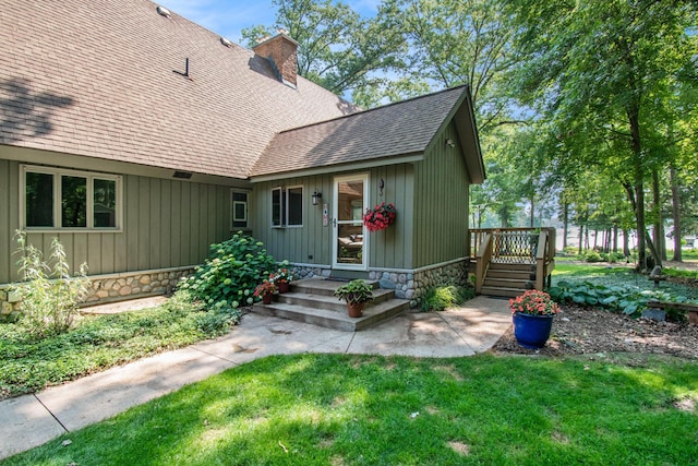 view of front of house with a front yard