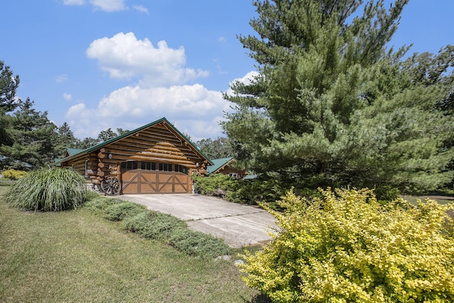 view of front of house with a garage and a front yard