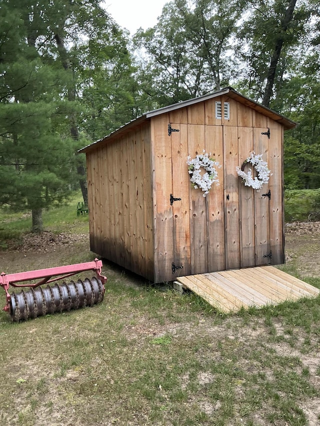 view of outbuilding