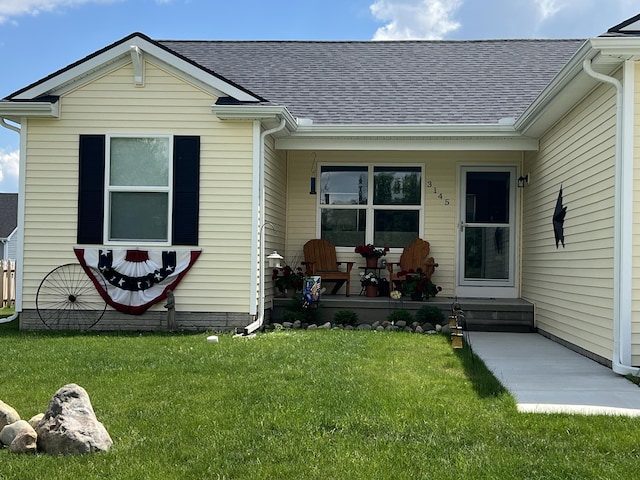 view of front of property featuring covered porch and a front yard