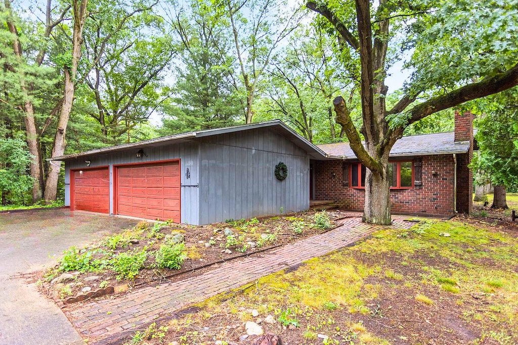 view of front of home featuring a garage