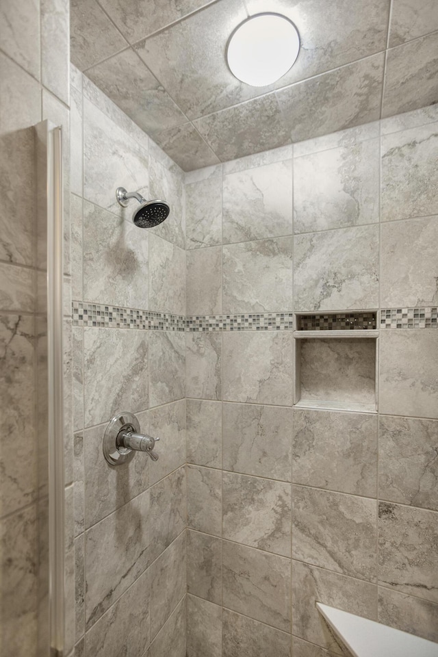 bathroom featuring tiled shower