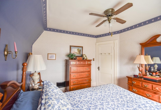 bedroom with ceiling fan