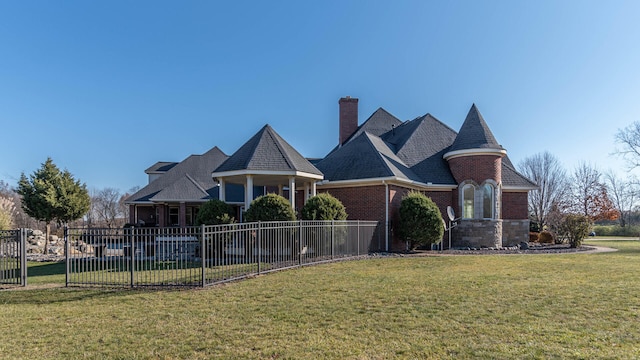 view of front facade featuring a front lawn