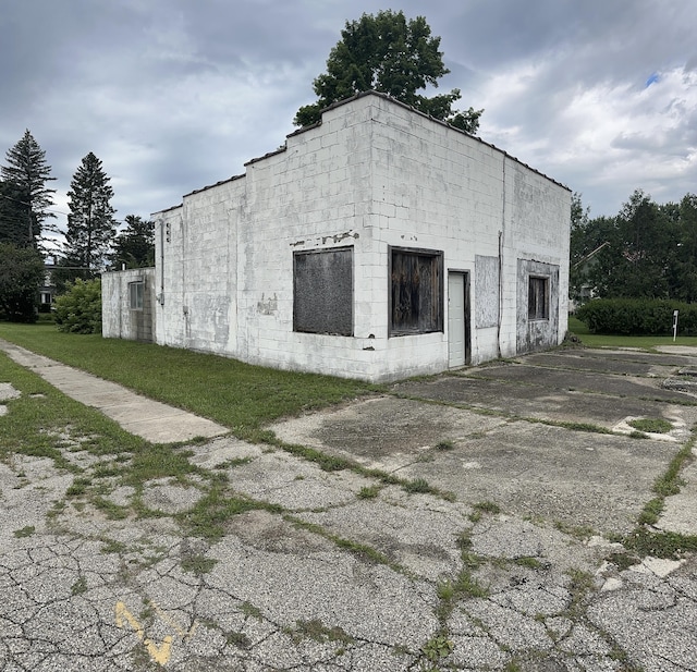 view of side of property