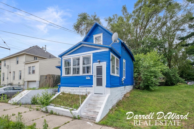 view of front of house featuring a front yard