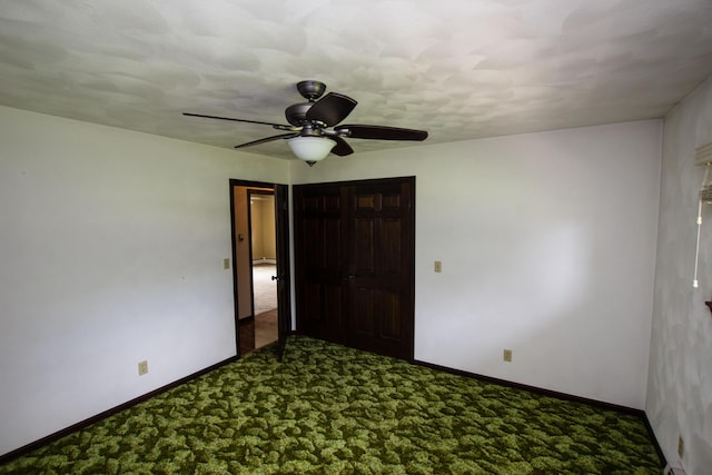 unfurnished bedroom with carpet floors, ceiling fan, and a closet