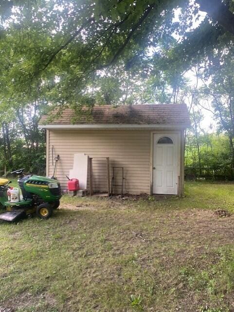 view of outdoor structure featuring a lawn