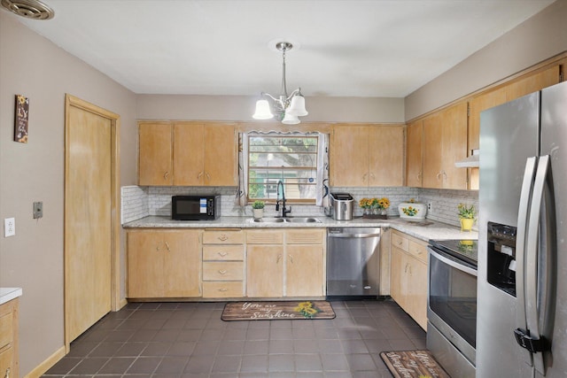 kitchen with sink, appliances with stainless steel finishes, hanging light fixtures, tasteful backsplash, and light brown cabinets