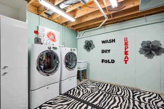 laundry room with independent washer and dryer