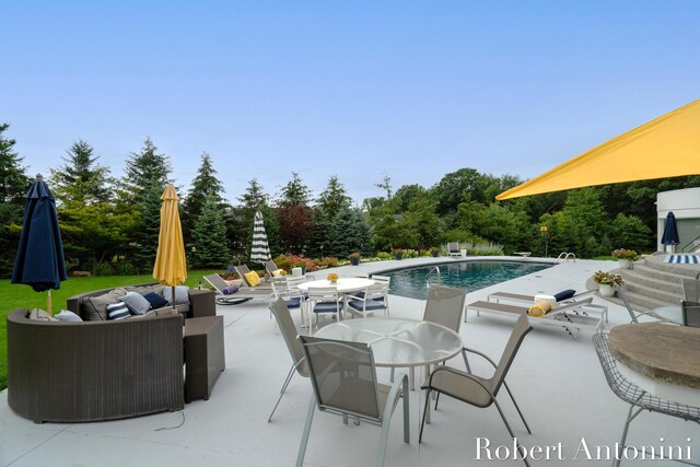 view of swimming pool featuring an outdoor hangout area and a patio area