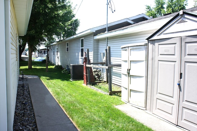 view of yard featuring central AC unit