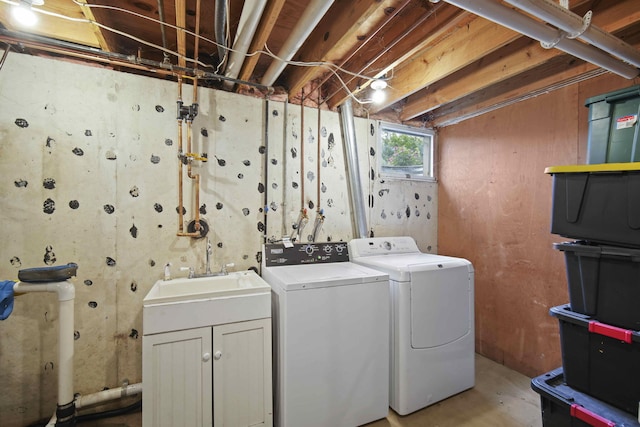 laundry area featuring sink and independent washer and dryer