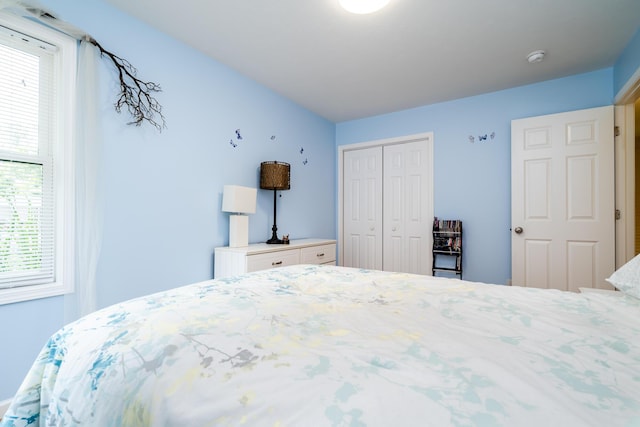 bedroom featuring a closet