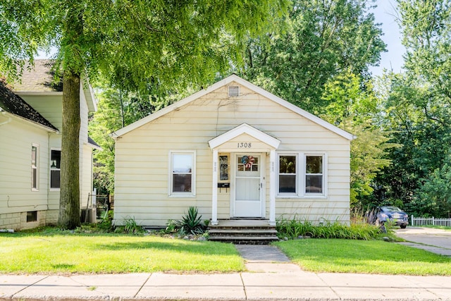 bungalow-style home featuring a front lawn