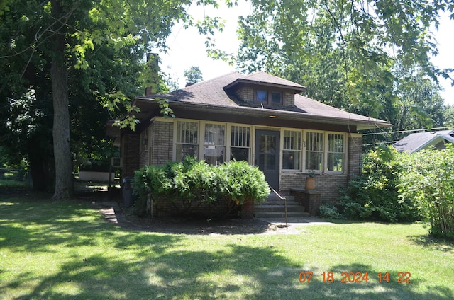 view of front of house with a front yard