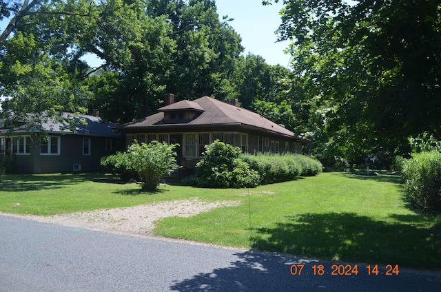 view of front of home with a front yard