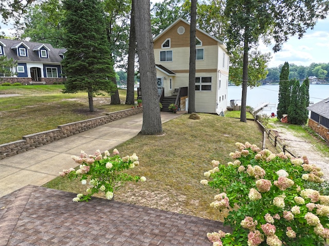 view of front of property featuring a water view and a front lawn