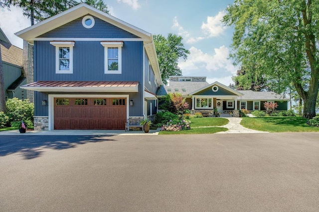 view of front of home featuring a garage and a front yard