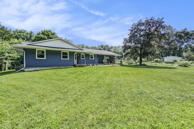 view of front of house with a front lawn