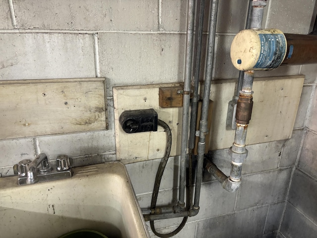 utility room featuring sink