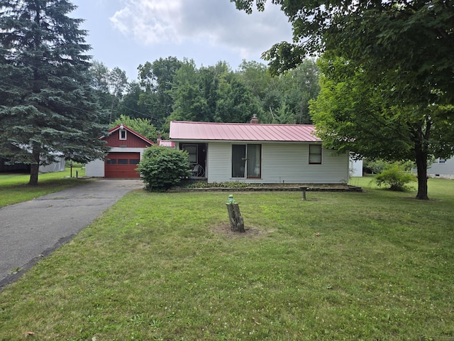 view of front facade with a front yard