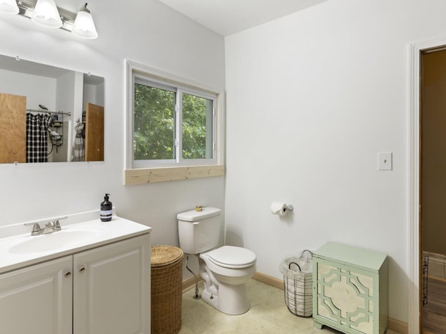 bathroom with vanity, a shower with shower curtain, and toilet