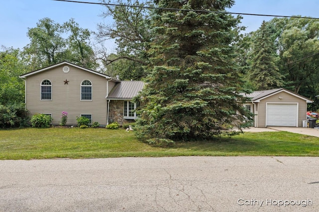 split level home with a front lawn