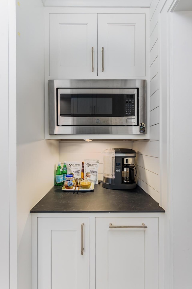 18760 Valencia St, Northville, MI 48168 - bar featuring stainless steel microwave
