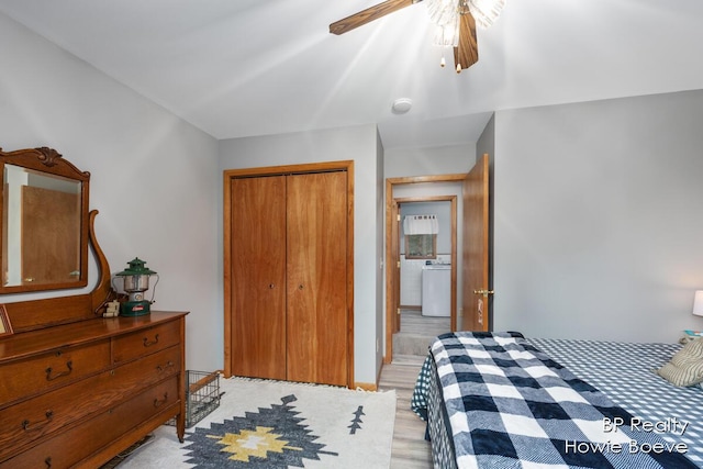 bedroom featuring washer / clothes dryer, connected bathroom, ceiling fan, and a closet