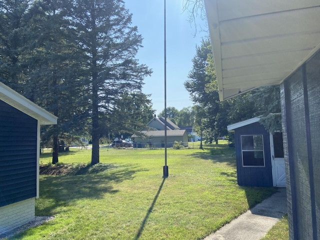 view of yard with a shed