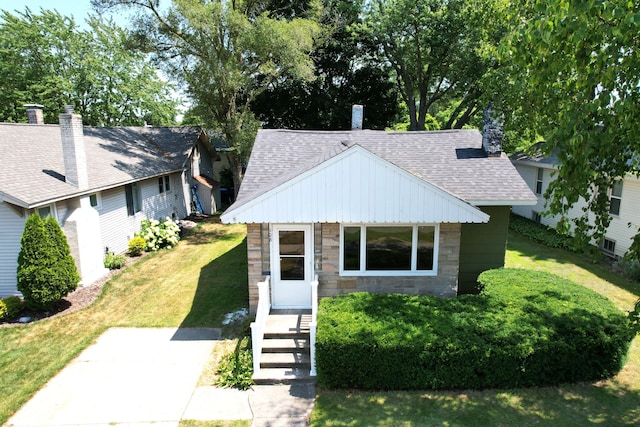 bungalow-style house with a front yard