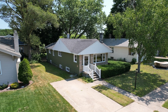 view of front of house with a front yard