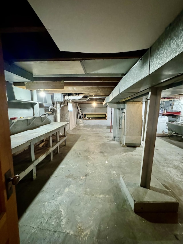 basement featuring washer / dryer