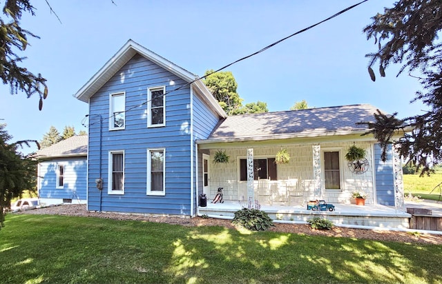 view of front of property with covered porch and a front lawn