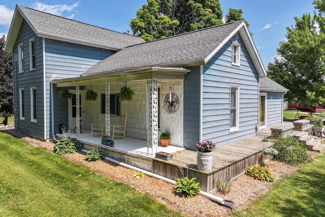 view of front of house with a front lawn and covered porch