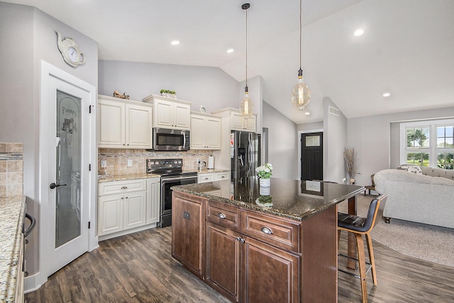 kitchen with open floor plan, lofted ceiling, a kitchen breakfast bar, stainless steel appliances, and dark wood-style flooring