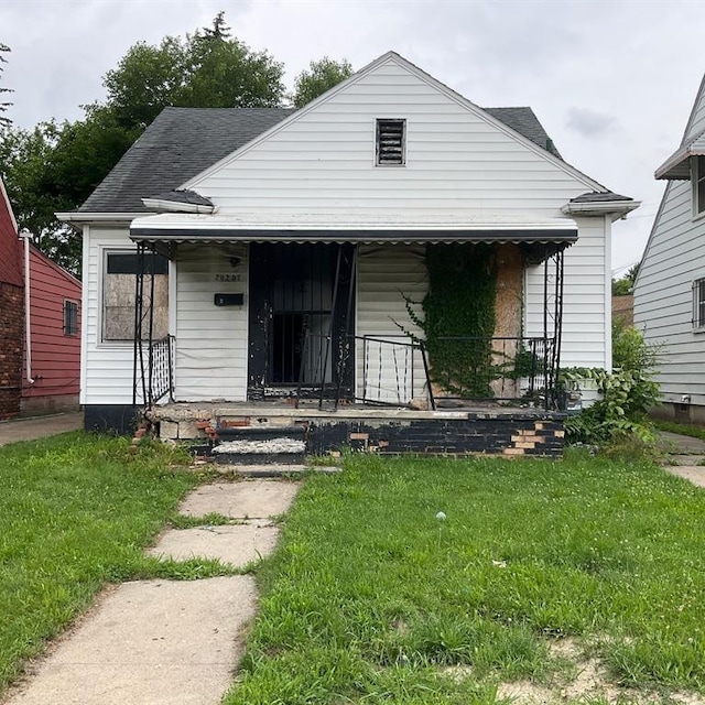 bungalow-style house with a porch and a front lawn