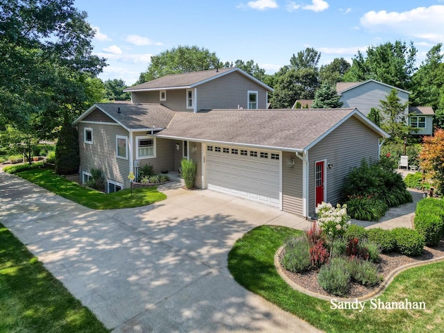 view of front property featuring a garage