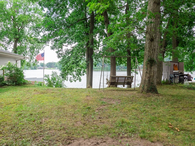 view of yard with a water view