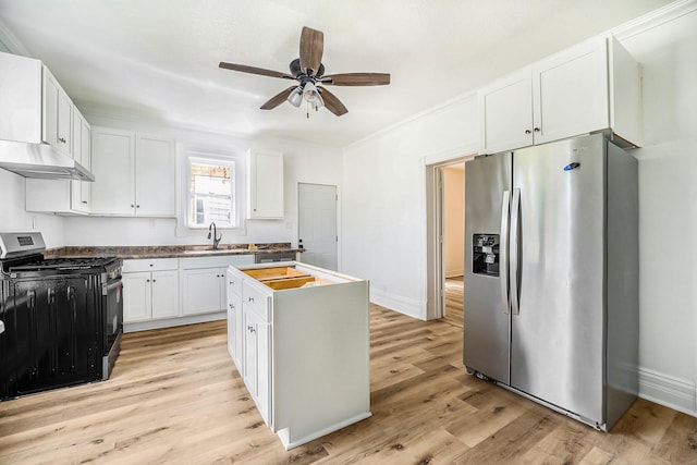 kitchen featuring sink, white cabinetry, light wood-type flooring, ceiling fan, and stainless steel appliances