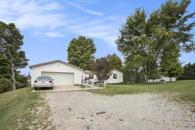 view of front of house featuring a garage, driveway, and a front yard