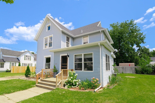 view of front facade with a front yard