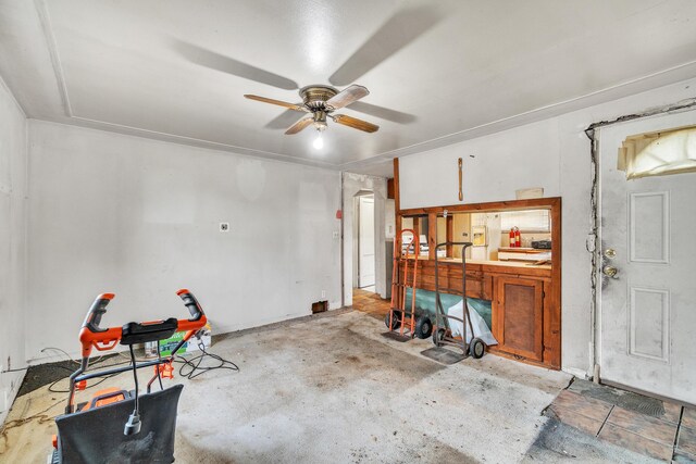 miscellaneous room featuring ceiling fan