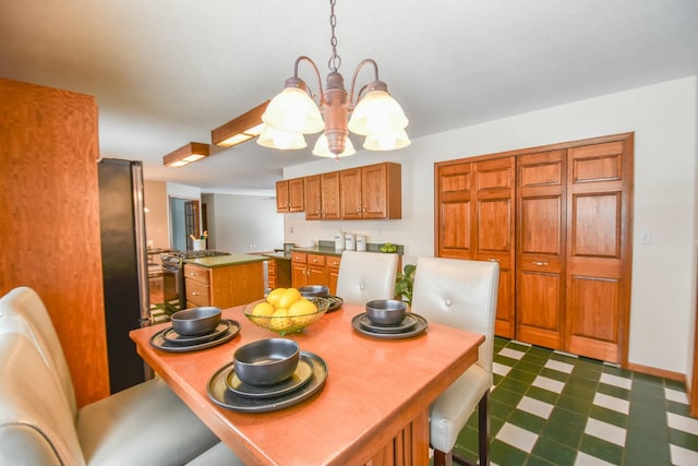 dining space featuring an inviting chandelier