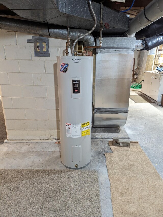 utility room with water heater and washer / clothes dryer