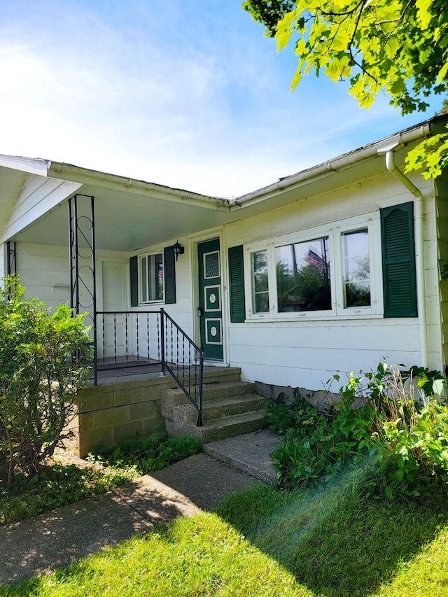 view of front facade featuring a porch